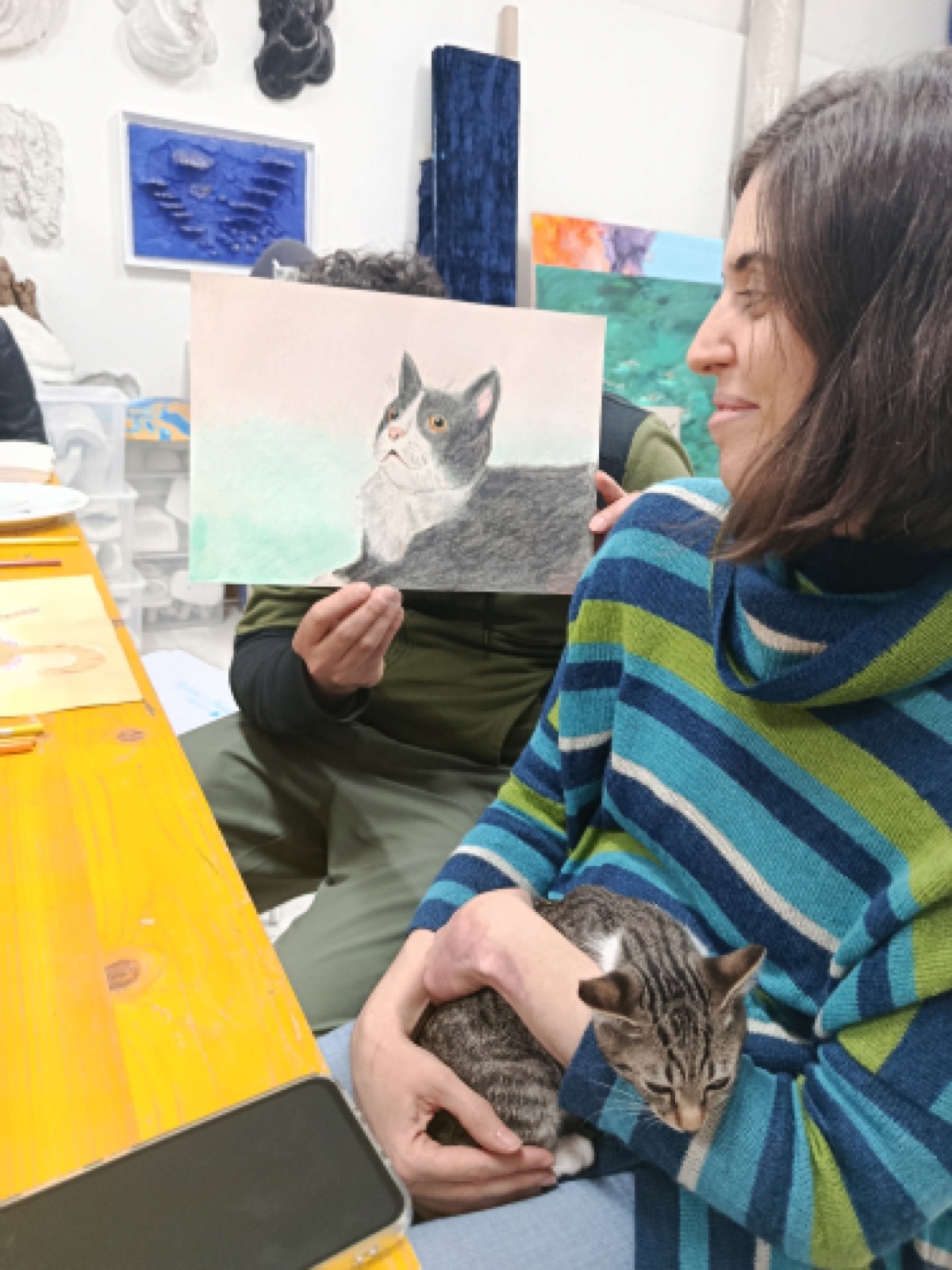 A participant showing the portrait of her cat